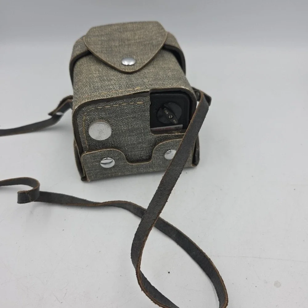BELL & HOWELL ELECTRIC EYE 127 FILM CAMERA WITH ORIGINAL CASE VINTAGE Untested